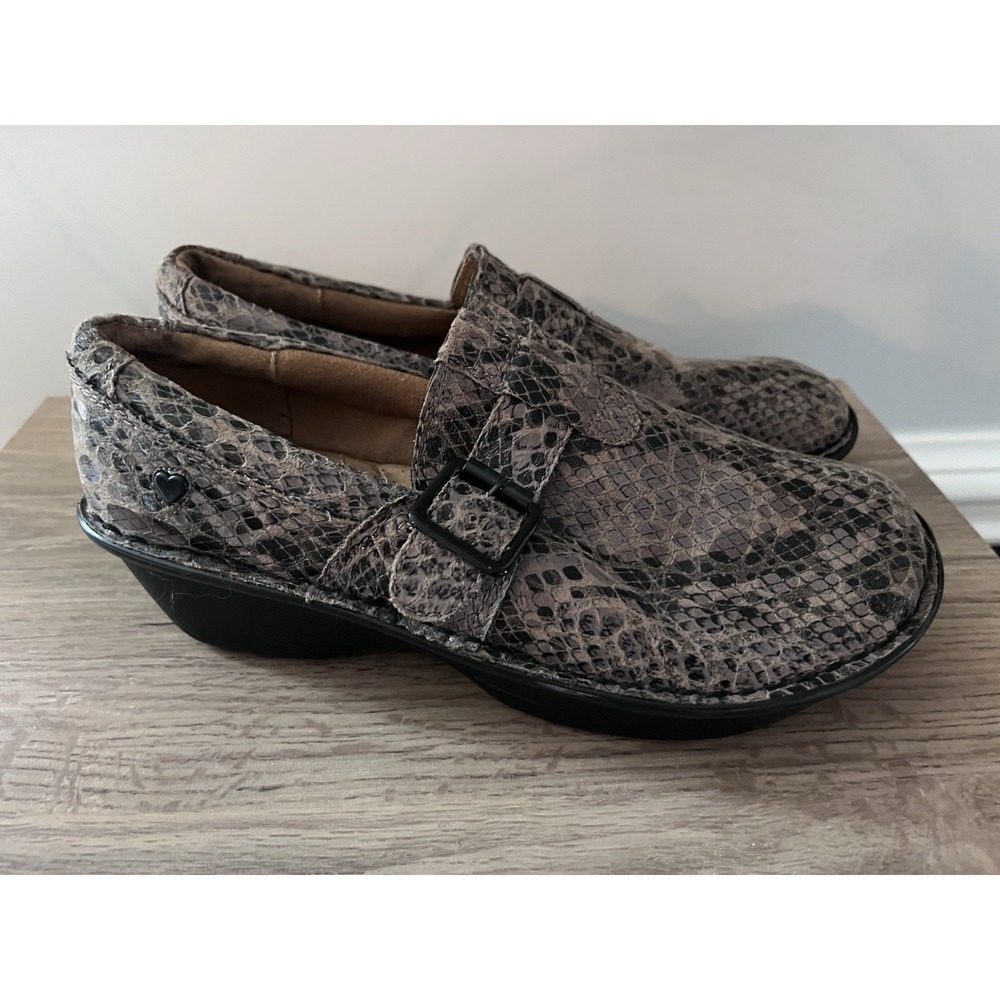 Nurse Mates Pillow Top Gray Clogs Gelsey Faux Snakeskin Leather 8 Womens W2